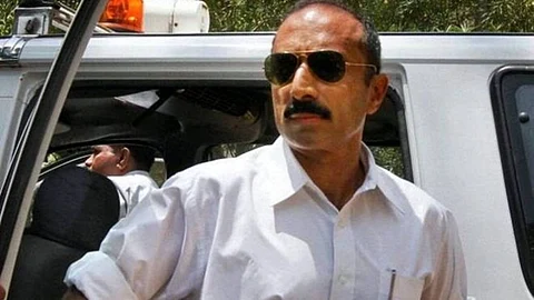 30 വര്ഷം മുമ്പത്തെ കസ്റ്റഡിമരണ കേസില് സഞ്ജീവ് ഭട്ടിന് ജീവപര്യന്തം, മോദി സര്ക്കാര് വേട്ടയാടലിനൊടുവില് എതിരായി കോടതി വിധിയും