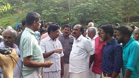 പരപ്പയിലെ ക്വാറിയില് പോയ റവന്യൂമന്ത്രി സമരസ്ഥലത്ത് വന്നില്ലെന്ന് പരാതി