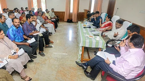 അഞ്ച് പേരുടെ സാമ്പിളുകള് പരിശോധനയ്ക്ക് അയച്ചു, വവ്വാലുള്ള മരംമുറിക്കാന് പോവേണ്ട, കരുതല് മതിയെന്ന് ആരോഗ്യ മന്ത്രി