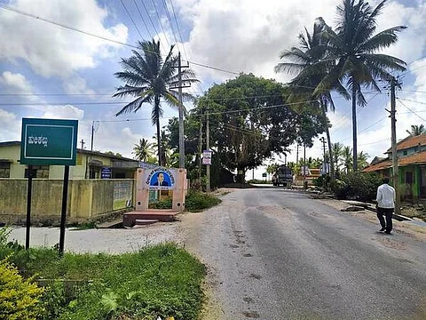 ദളിതന്റെ മുടി മുറിക്കില്ല,സലൂണിനായി 8 കിലോമീറ്റര് താണ്ടണം; നടുക്കുന്ന ഹൂളിക്കല് ‘തൊട്ടുകൂടായ്മ’