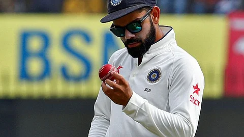 കൂക്കബുറ, ഡ്യൂക്സ്, എസ്ജി, ക്രിക്കറ്റിലെ ബോള് മത്സരം