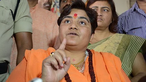 രണ്ടുവട്ടം കോടതി വിളിപ്പിച്ചിട്ടും പ്രഗ്യാ ഹാജരായില്ല, ഒടുവില് വന്നപ്പോള് കസേര പൊട്ടിയതും പൊടിപിടിച്ചതുമെന്ന് പറഞ്ഞ് ചീത്തവിളി