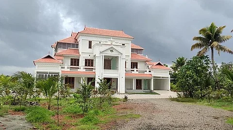 ‘എല്ലാവര്ക്കും ആത്മഹത്യ ചെയ്യാനാകില്ല’; നാല് കോടിയുടെ ഹോംസ്റ്റേയ്ക്ക് കെഎസ്ഇബി രണ്ട് വര്ഷമായി വൈദ്യുതി നല്കുന്നില്ലെന്ന് പ്രവാസി