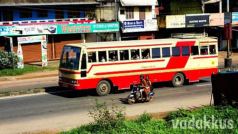 യാത്രക്കാര് ഡബിള് ബെല്ലടിച്ച് ‘സഹായിച്ചു’, കണ്ടക്ടറില്ലാതെ കെഎസ്ആര്ടിസി 18 കിലോമീറ്റര് ഓടി, ഒടുവില് ഡിപ്പോ അധികൃതര് പിടിച്ചിട്ടു