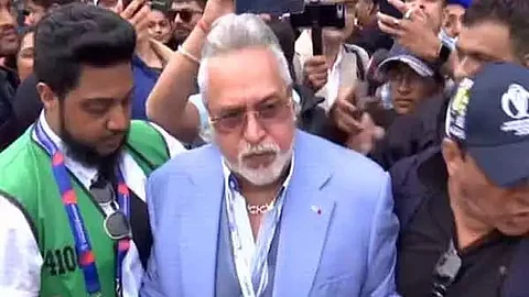 ‘കള്ളന്, കള്ളന്, മല്യ കള്ളന്’, നാടുവിട്ട വിജയ് മല്യയെ ലണ്ടനില് കൂവി വിളിച്ച് ടീം ഇന്ത്യ ആരാധകര്