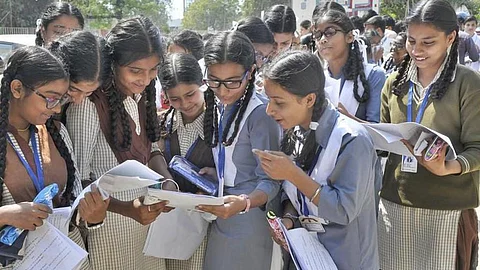 ഖാദര് കമ്മിറ്റി റിപ്പോര്ട്ട് കോടതി കയറുന്നതിന് ആരാണ് ഉത്തരവാദി