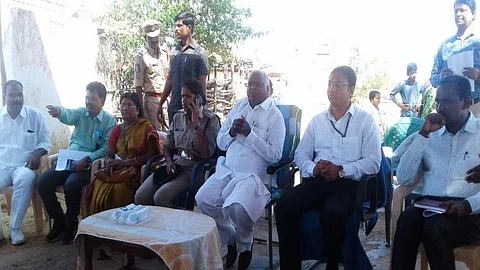 തെലങ്കാനയിലെ ദളിത് കുടുംബങ്ങള്ക്ക് ഗ്രാമമുഖ്യന്റെ ഊരുവിലക്ക്, ‘കുറ്റം മേല്ജാതിക്കാര്ക്ക് മുന്നില് കസേരയിലിരുന്നു, ഉല്സവം നടത്തി’