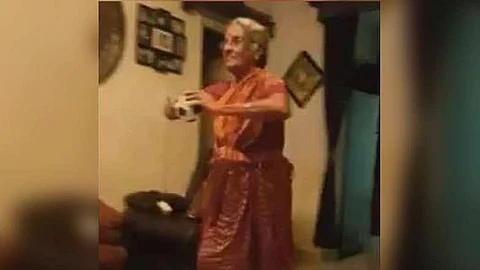 ‘ബൂംറ മുത്തശ്ശി’ ഹിറ്റായി; കട്ട ആരാധികയുടെ വീഡിയോ പങ്കുവെച്ച് ഇന്ത്യന് പേസര്