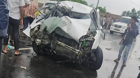 ‘ഉന്നാവോ പിന്നില് ബിജെപി എംഎല്എ’, ആസൂത്രിതമായ അപകടമെന്നും പെണ്കുട്ടിയുടെ അമ്മ