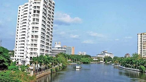 മരട്: തിരുത്തല് ഹര്ജി 23 വരെ പരിഗണിക്കില്ലെന്ന് സുപ്രീംകോടതി; സമയപരിധി നാളെ അവസാനിക്കും