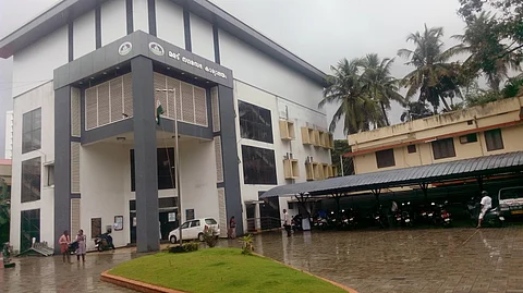 മരട് ഫ്ളാറ്റ് പൊളിക്കാന് അനുമതി നല്കാതെ നഗരസഭാ കൗണ്സില്; ആശങ്കകള് പരിഹരിക്കണമെന്ന് ആവശ്യം