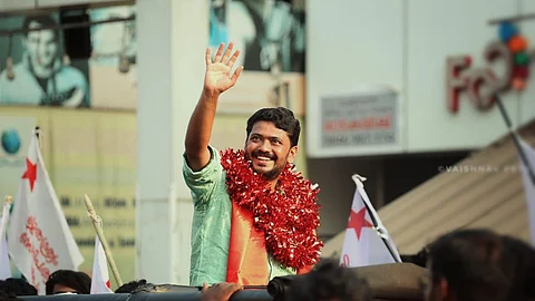 വി പി സാനു  