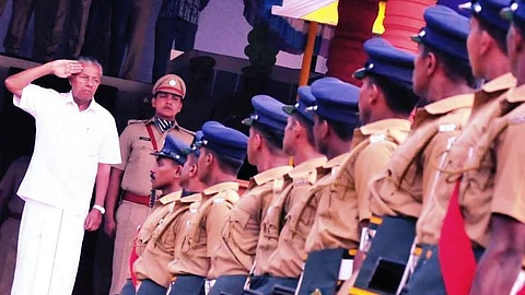 ഉണ്ടയും വണ്ടിയും എകെ 47ഉം കേന്ദ്രത്തില് നിന്ന്; പൊലീസിനെ കൂടുതല് സൈനികവല്ക്കരിക്കാനൊരുങ്ങി സര്ക്കാര്