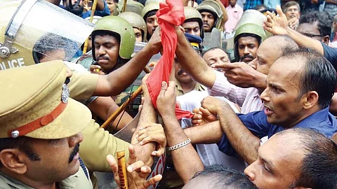 സിപിഐ മാര്ച്ചില് പോലീസിന് വീഴ്ച പറ്റി; എം എല് എയെ മര്ദിക്കുന്ന സാഹചര്യം ഒഴിവാക്കിയില്ലെന്നും കളക്ടറുടെ റിപ്പോര്ട്ട്