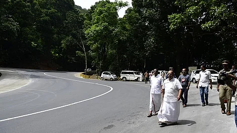 തനിമയും സൗന്ദര്യവും നിലനിര്ത്തി; ഇനിയും വേണം 100 കോടി;വയനാട് ചുരത്തിന്റെ ഫോട്ടോകള് പങ്കുവച്ച് ജി സുധാകരന്