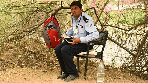 സെക്യൂരിറ്റി ജോലിക്കാരനായി ജെഎന്യുവിലെത്തിയ രാംജല് ഇനി റഷ്യനില് ബിരുദം നേടും,അതിനൊരു കാരണവുമുണ്ട്