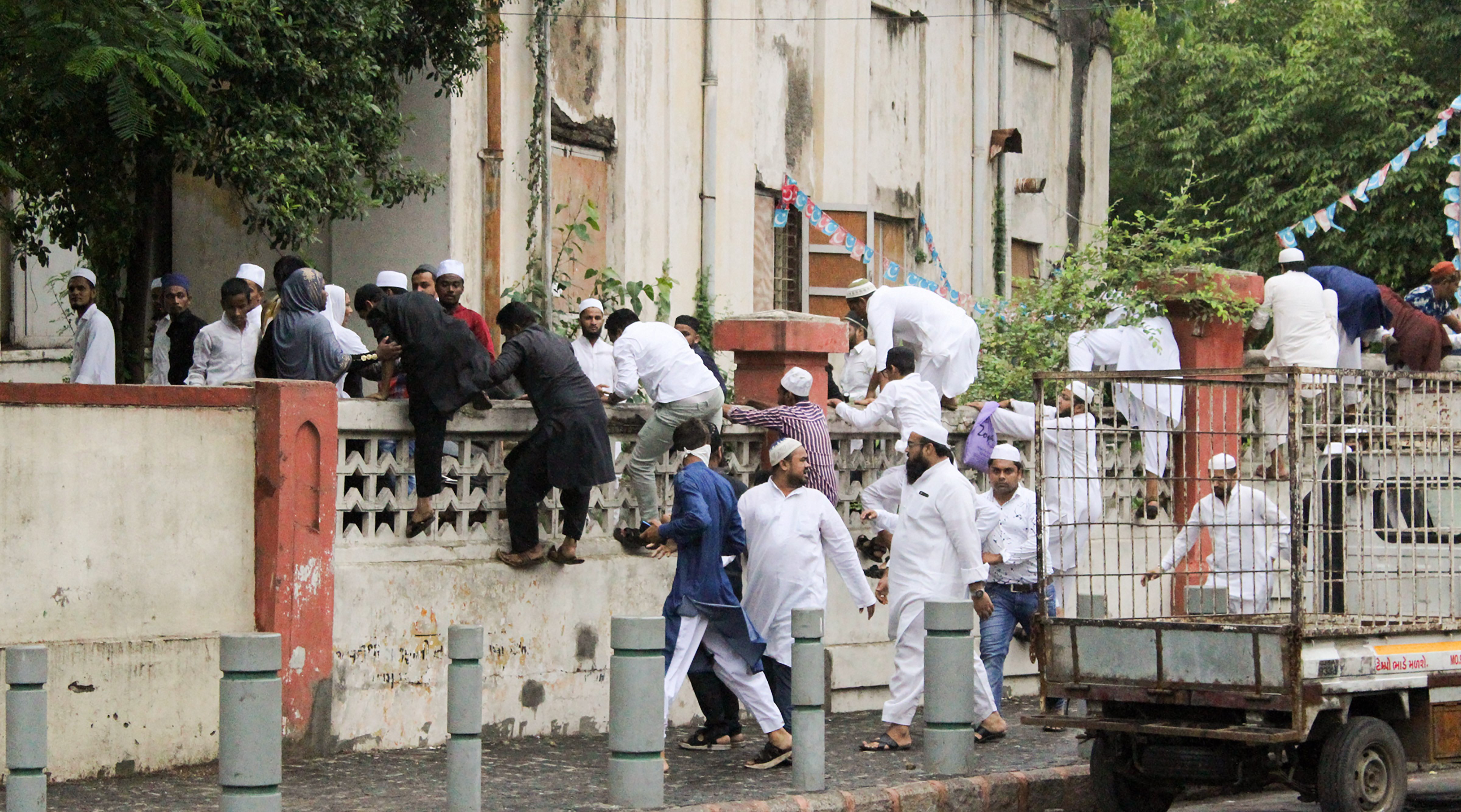 Fact Check മുസ്ലീങ്ങള് ആര്എസ്എസിനെതിരെ അക്രമം നടത്തിയെന്നത് വ്യാജം; ദൃശ്യങ്ങള് ആള്ക്കൂട്ട ആക്രമണങ്ങള്ക്കെതിരായ പ്രതിഷേധത്തിലേത്