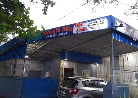 അപകടത്തില്പ്പെട്ടയാളെ ആശുപത്രിയിലെത്തിച്ച കാര് വൃത്തിയാക്കില്ലെന്ന് സര്വീസ് സ്റ്റേഷന്; പരാതിയില് ഉടമ ഹാജരാകണമെന്ന് പൊലീസ്