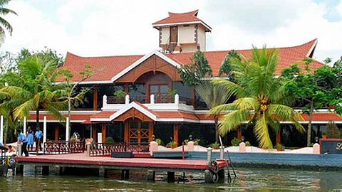 ലേക് പാലസ് നികുതി തര്ക്കം; നഗരസഭ ഹൈക്കോടതിയിലേക്ക്; സെക്രട്ടറിയെ സസ്പെന്ഡ് ചെയ്യണം