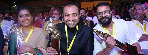 ‘സ്വപ്നം കാണുന്നതിന് അപ്പുറമാണ്, കിളി പോകാതിരിക്കാന് പ്രാര്ത്ഥിക്കണം’ ചലച്ചിത്ര അവാര്ഡ് ചിത്രങ്ങള്