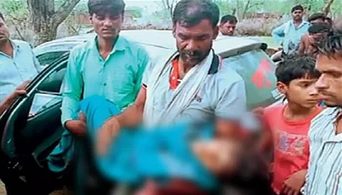 തേള് വിഷമേറ്റ് ഗുരുതരാവസ്ഥയിലായ കുട്ടിയെ ഫോണിലൂടെ മന്ത്രങ്ങള് കേള്പ്പിച്ച് സമയം പാഴാക്കി ; 10 വയസ്സുകാരന് ദാരുണാന്ത്യം