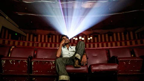 സിനിമാ പ്രേമികള്ക്ക് ആശ്വാസം; 10 % വിനോദ നികുതി തല്ക്കാലമില്ല