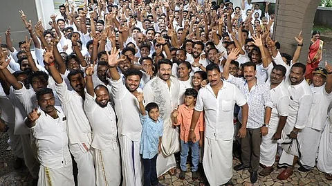 മോഹന്ലാല് ഫാന്സ് അസോസിയേഷന് രണ്ടായി; തടസമായി വന്നാല് പ്രതികരിക്കുമെന്ന് ‘യൂണിവേഴ്സല് റിയല് ഫാന്സ്’