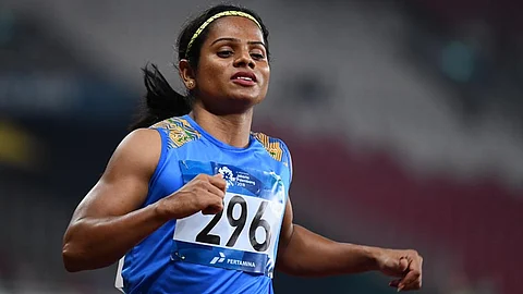 ട്രാക്കിലെ വിലക്ക്, സ്വവര്ഗാനുരാഗത്തിലെ വേട്ടയാടല് ; വിസ്മയക്കുതിപ്പില് ദ്യുതിയുടെ മധുരപ്രതികാരം