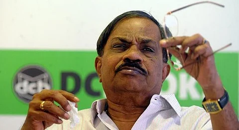 ഗുരുവായൂരപ്പനെയല്ല,ഉറങ്ങും മുന്പ് പ്രാര്ത്ഥിക്കുന്നത് കോര്പ്പറേഷന്റെ കുടിവെള്ള പൈപ്പ് പൊട്ടരുതേയെന്നാണെന്ന് എംടി