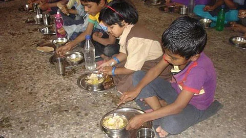 സ്കൂള് ഭക്ഷണത്തിലെ മുട്ട ‘അവസരമാക്കാന്’ ബിജെപി; ഛത്തീസ്ഗഡ് സര്ക്കാര് വിദ്യാര്ത്ഥികളെ മാംസഭുക്കുകളാക്കുന്നുവെന്ന് വിദ്വേഷവാദം