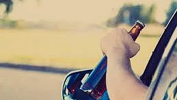 കാറിനകത്തുള്ള മദ്യപാനവും നിയമവിരുദ്ധം തന്നെ; പൊതുവഴിയിലെ സ്വകാര്യവാഹനം പൊതുഇടമാണെന്ന് സുപ്രീം കോടതി