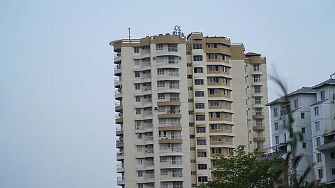 ‘പൊളിച്ച് മാറ്റുക തന്നെ വേണം’; രൂക്ഷശകാരവുമായി സുപ്രീം കോടതി; ‘മരട് വിഷയത്തില് ഇനിയൊരു കോടതിയിലും ഹര്ജികള് പരിഗണിക്കരുത്’