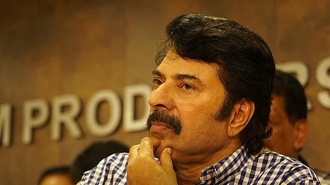 ഞാനാണ് വില്ലന്, ക്രിസ്മസിനെത്തുന്ന കഴുത്തറപ്പന് പലിശക്കാരനെ പരിചയപ്പെടുത്തി മമ്മൂട്ടി