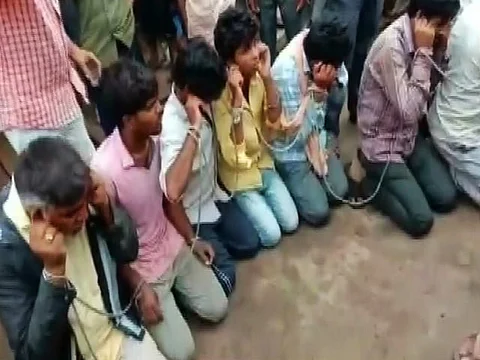 ‘ഗോ മാതാ കീ ജയ്’ വിളിപ്പിച്ച് ക്രൂരമര്ദ്ദനവും കൂട്ടിക്കെട്ടി പരേഡും; സ്വയം പ്രഖ്യാപിത പശുസംരക്ഷകരുടെ ഗുണ്ടായിസം