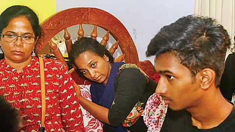 എന്റെ മക്കളെയും കൊണ്ട് ഞാനെന്ത് ചെയ്യണം?, മോളുടെ ഭാവിയോര്ത്ത് സിപിഎം അപവാദപ്രചരണം നിര്ത്തണമെന്ന് സാജന്റെ ഭാര്യ