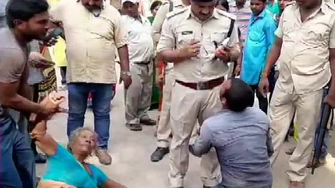 ബിഹാറില് മൂന്ന് പേരെ തല്ലിക്കൊന്നു; ആക്രമണം പശുവിനെ മോഷ്ടിക്കാന് ശ്രമിച്ചെന്ന പേരില്