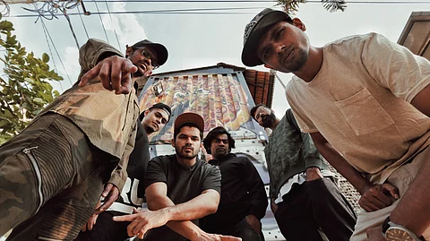 ‘കലയാണ് ഞങ്ങളുടെ ആയുധം’; മലയാളത്തില് പാടിയതിന് ബെംഗലുരുവില് ഇറക്കിവിട്ട ‘സ്ട്രീറ്റ് അക്കാദമിക്സ്’