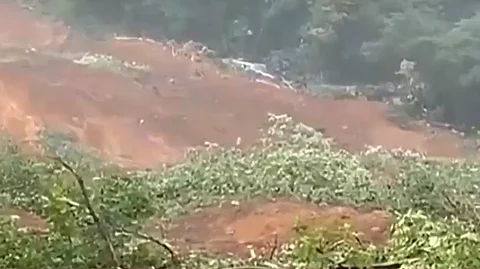 കവളപ്പാറയില് 30 വീടുകള് മണ്ണിനടിയില് ; രക്ഷാപ്രവര്ത്തനം സാധ്യമാകാതെ മണിക്കൂറുകള്