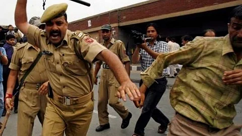 ‘ആള്ക്കൂട്ട കൊല സ്വാഭാവികം’; മുസ്ലീംകളും ദളിതരും ആദിവാസികളും കുറ്റകൃത്യവാസന കൂടുതലുള്ളവരെന്ന് രാജ്യത്തെ പൊലീസുകാര്ക്കിടയില് ധാരണ