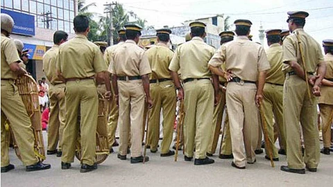 5 വര്ഷത്തിനിടെ ജീവനൊടുക്കിയത് 65 പൊലീസുകാര്; ഗുരുതര സാഹചര്യം പഠിക്കാന് വിദഗ്ധ സമിതി വേണമെന്നാവശ്യം