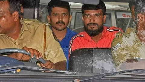 നസീം പിഎസ്സിയ്ക്ക് അപേക്ഷിച്ചത് രണ്ട് പ്രൊഫൈല് വെച്ച്; എസ്എഫ്ഐ നേതാക്കള്ക്ക് കിട്ടിയത് ഒരേ കോഡിലുള്ള ചോദ്യം