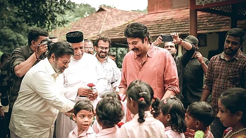 ആദിവാസി വിദ്യാര്ഥികള്ക്ക് ഓണസമ്മാനവുമായി മമ്മൂട്ടി; പഠനസഹായവും ഓണക്കിറ്റും നല്കി