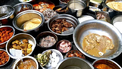 പഴകിയ ഭക്ഷണവും ശുചിത്വമില്ലായ്മയും ; 1334 ഹോട്ടലുകള്ക്ക് പിഴയിട്ട് ഭക്ഷ്യസുരക്ഷാ വകുപ്പ്, 563 സ്ഥാപനങ്ങള്ക്ക് നോട്ടീസ്