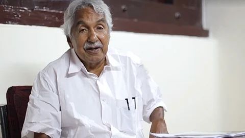 ജനങ്ങളെ ചോരയില് മുക്കി വിവാദങ്ങളില് നിന്ന് രക്ഷപ്പെടാമെന്ന് കരുതേണ്ട; അരാജകത്വത്തിലേക്ക് കൂപ്പു കുത്തിയെന്ന് ഉമ്മന് ചാണ്ടി