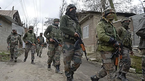 ആര്ട്ടിക്കിള് 370ഉം 35എയും എടുത്ത് കളയുമോ?; ആശങ്കയില് കശ്മീര് താഴ്വര