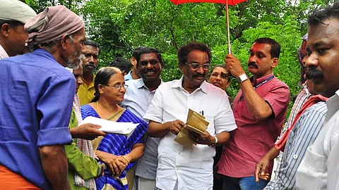 ‘നിലമ്പൂരിലെ മുഴുവന് ദുരിതബാധിതരേയും പുനരധിവസിപ്പിക്കും’; 242 കുടുംബങ്ങളെ മാറ്റുമെന്ന് മന്ത്രി എ കെ ബാലന്