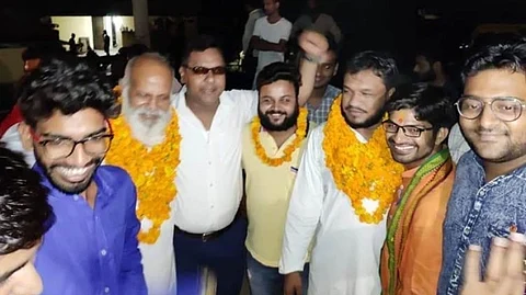 ബുലന്ദ്ഷഹര് കലാപക്കേസ് പ്രതികള്ക്ക് ‘ജയ്ശ്രീറാം’ വിളിയോടെ സ്വീകരണം; ജാമ്യത്തിലിറങ്ങിയത് യുവമോര്ച്ച നേതാവടക്കം ഏഴ് പേര്