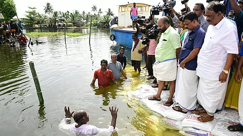 മഴക്കെടുതി: കൃഷിയില് മാത്രമുണ്ടായത് 1300 കോടിയുടെ നാശം; ഒന്നേകാല് ലക്ഷം കര്ഷകര് പ്രതിസന്ധിയില്