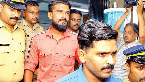 ഉത്തരങ്ങള് ബ്ലൂടൂത്ത് വഴി വാച്ചില്; പിഎസ്സി ചോദ്യങ്ങള് പുറത്തെത്തിയത് എങ്ങനെ?