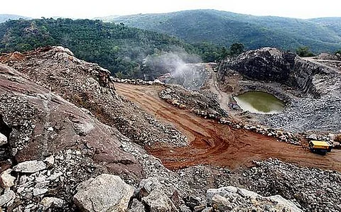 ഉരുള്പൊട്ടല് പഠിക്കുന്നത് 49 ജിയോളജി സംഘങ്ങള്; മലതുരക്കുന്ന അനധികൃത ക്വാറികളെക്കുറിച്ച് പരിശോധനയില്ല